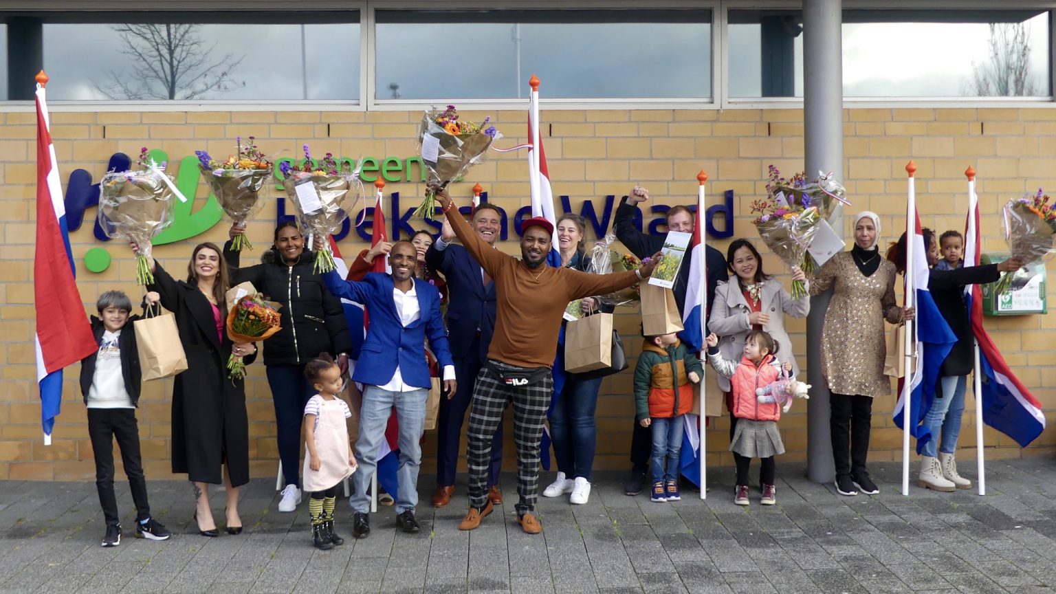 Welkom Voor 17 Nieuwe Nederlanders In De Hoeksche Waard – Omroep ...